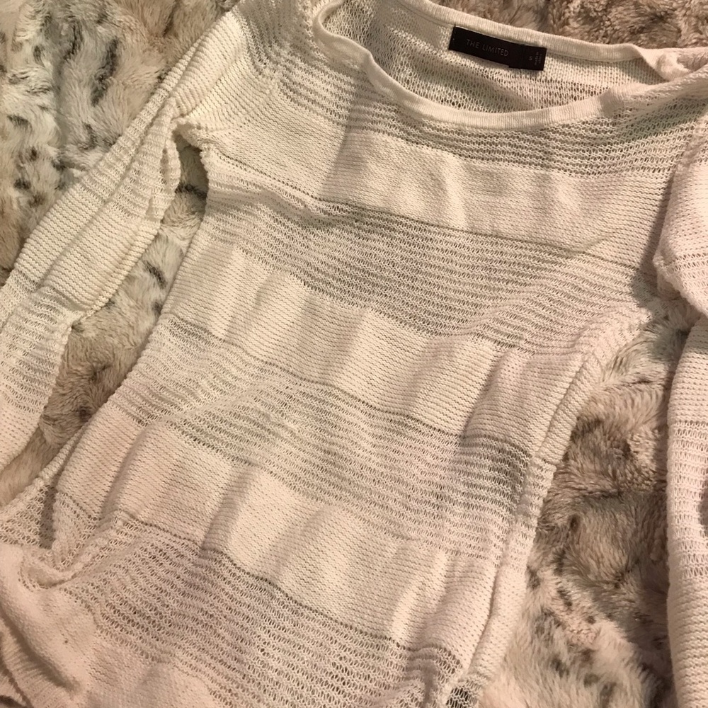 WHITE SWEATER